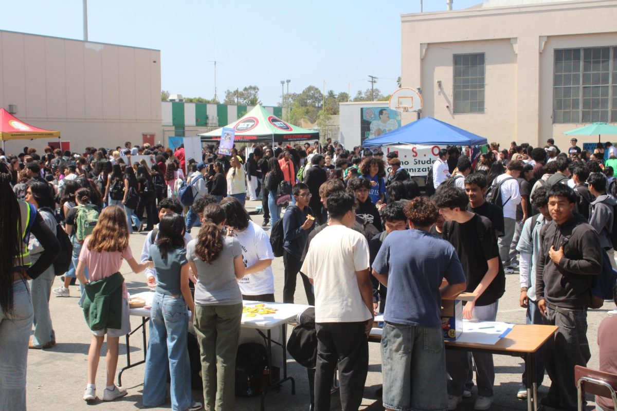 Students gather on the basketball field and discover this year's clubs.