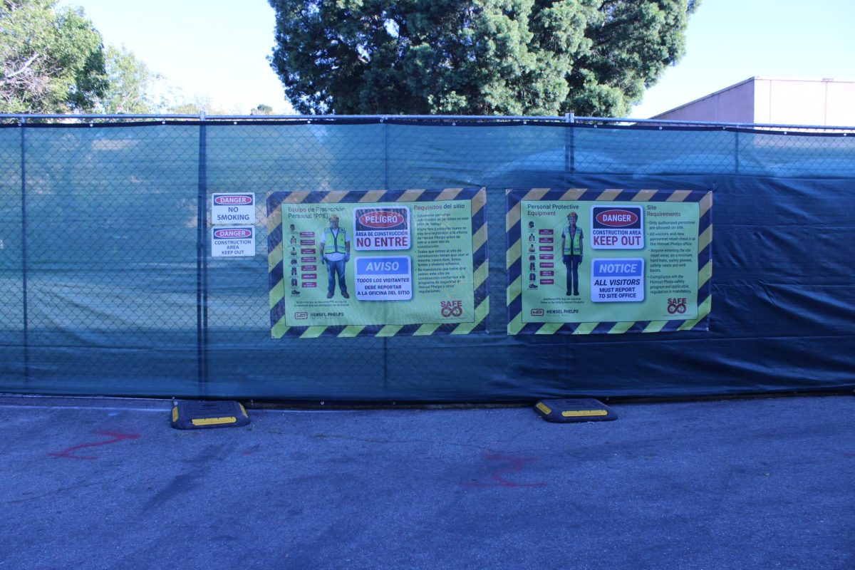 Large fences throughout the old quad area inconvenienced students upon their return from the break.